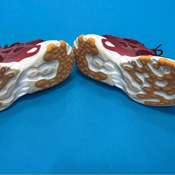 Nike Maroon react presto Athletic Shoes - Picture 4 of 5